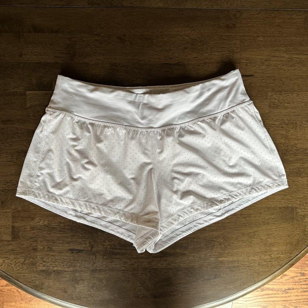 Ladies Lululemon White Athletic Shorts Size 8 Very Good Gently Used Condition